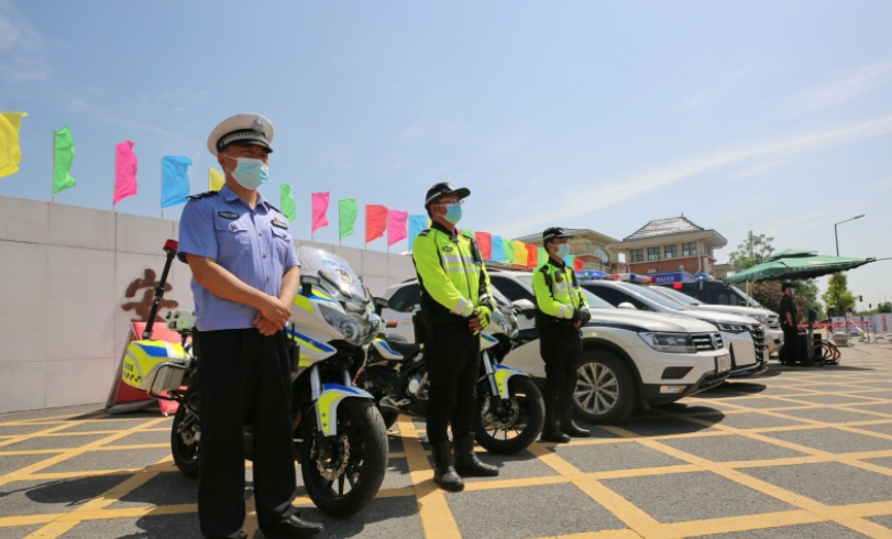 輕傷不下火線(xiàn)，民警連續(xù)8年堅(jiān)守高考安保工作崗