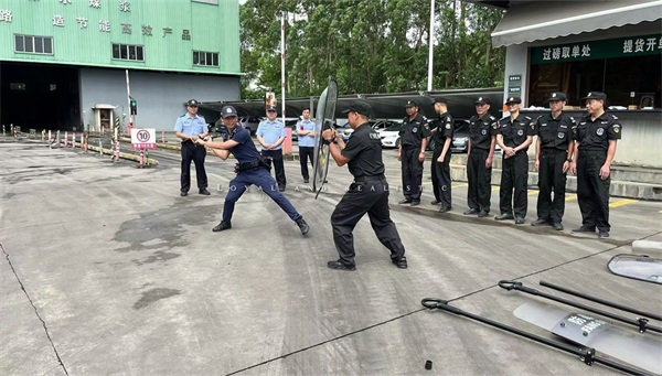 警企聯(lián)防，保障安全-廣東威遠(yuǎn)保安公司開(kāi)展防暴演練活動(dòng)